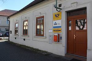 Česká pošta v Českolipské ulici v Mělníku