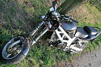Motorkář, který v dubnu u Vraňan havaroval na tomto stroji, se nedožil svých dvacetin. 