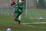 Fotbal, divize B, 14. kolo, Sokol Libiš (v modrém) vs. Neratovice 0:1 na penalty.