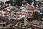 Povodeň v roce 2002 na Mělnicku – letecký snímek: Kralupy nad Vltavou