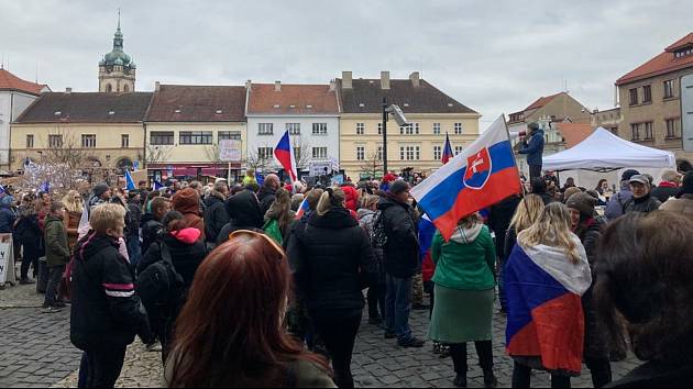 Ohlášená sobotní demonstrace v Mělníku, ukončil ji až tajemník městského úřadu.