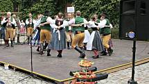 Mělník ožil letos již po jedenadvacáté folklórním festivalem Mělnický Vrkoč, který každý rok nabízí pestrou škálu lidových tradic z různých koutů republiky.