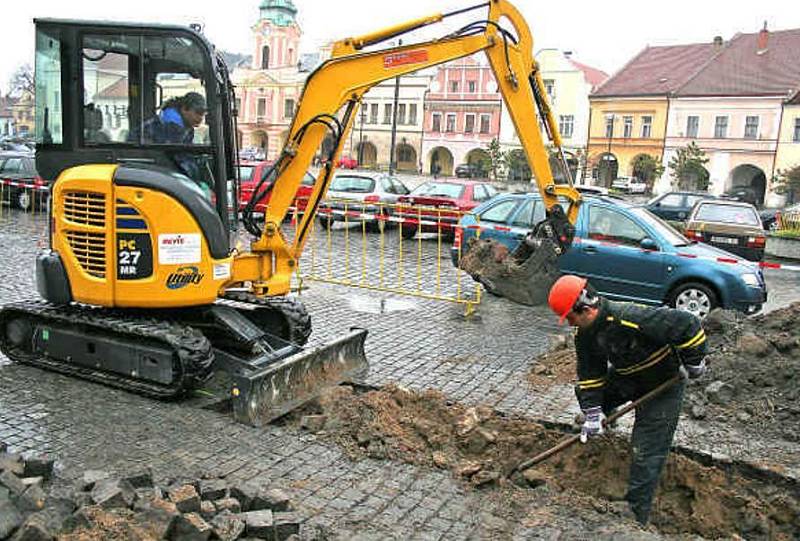 Práce na opravách plynovodu pocítili řidiči už v tomto týdnu. Situace se v následujících dnech nezlepší.