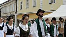 Mělník ožil letos již po jedenadvacáté folklórním festivalem Mělnický Vrkoč, který každý rok nabízí pestrou škálu lidových tradic z různých koutů republiky.