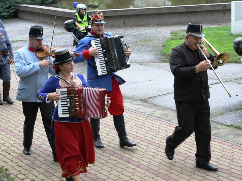 Neratovický Salon 2014 byl věnován vzpomínce na padlé hrdiny z první světové války.