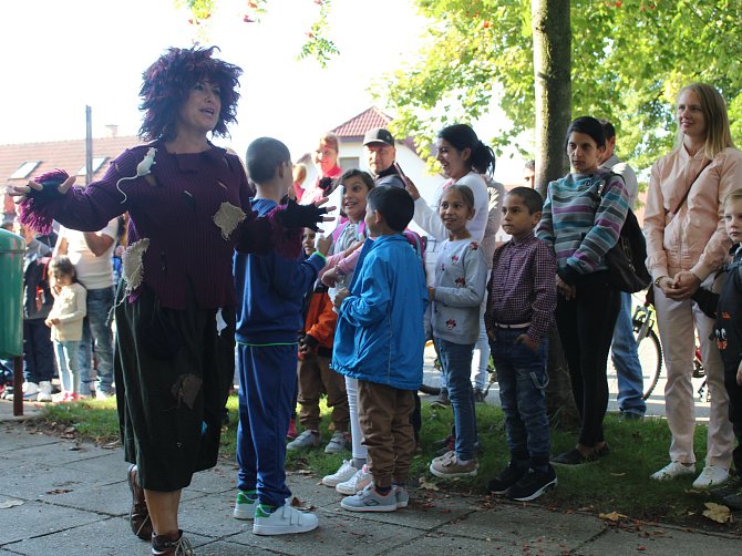 Prvňáčky, kteří nastoupili do základní školy v Lužci nad Vltavou, čekalo netradiční přivítání.