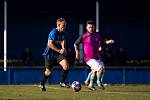 I. B třída, 13. kolo: FK Kralupy 1901 (fialové dresy) - Slavoj St. Boleslav (2:2)