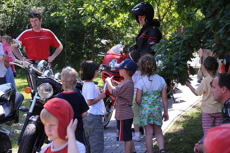 Z dětí ve školce Motýlek se stali motorkáři