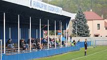 Fotbalisté FK Kralupy 1901 (modré dresy) pokračovali v jarní krasojízdě také v derby s Libčicemi, velkého soupeře doma porazili 5:2.