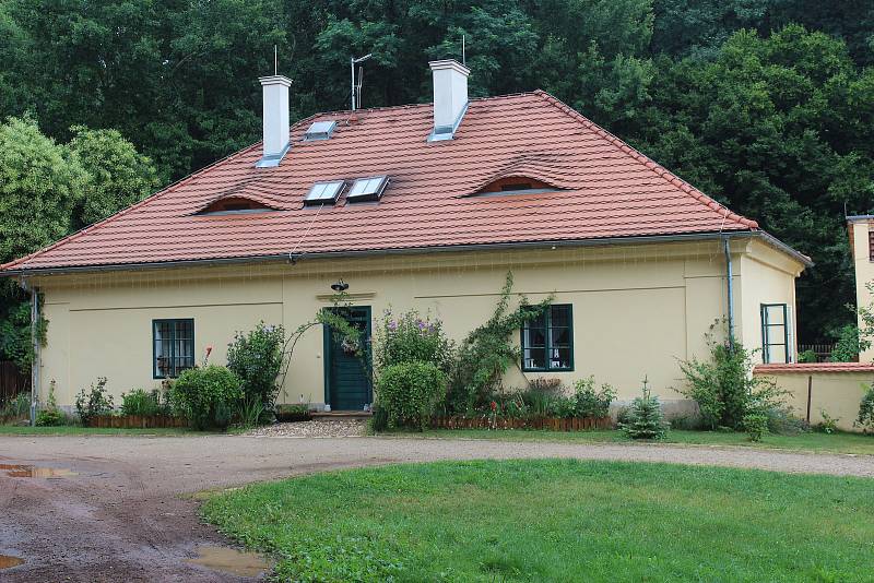 Diamantová svatba manželů Vokálkových se konala v Holandském selském domě v zámeckém parku ve Veltrusech.