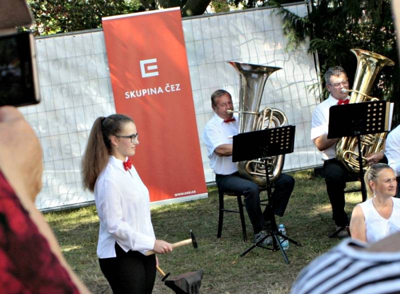 Mělnické kulturní centrum otevřelo na druhou polovinu prázdnin v sadech u Masarykova kulturního domu Relaxační art park.