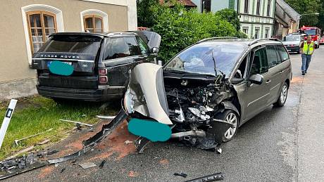 Nehoda tří vozů ve Vysoké na Kokořínsku.