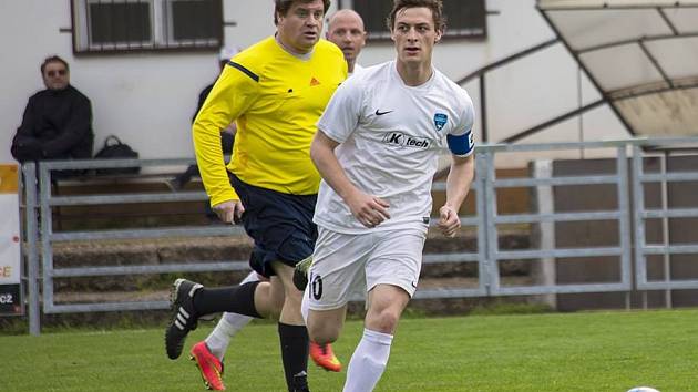 Fotbalisté Slavoje Stará Boleslav (na snímku jejich kapitán Václav Šmejkal) reagovali na výrok rozhodčího Ivo Poláka po svém. Od soupeřů z Ovčár si úmyslně nechali vstřelit gól.