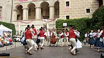 Mělník ožil letos již po jedenadvacáté folklórním festivalem Mělnický Vrkoč, který každý rok nabízí pestrou škálu lidových tradic z různých koutů republiky.