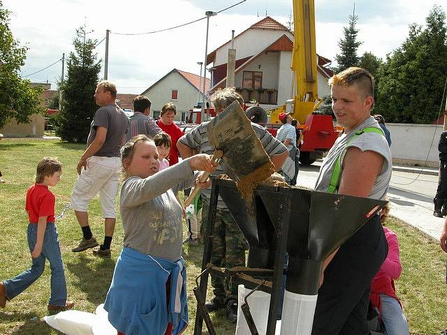 Fotografie ze vzpomínková akce na povodně 2002.