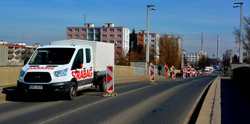 Rekonstrukce kralupského mostu T.G. Masaryka přes Vltavu je v plném proudu.
