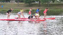 Závody paddleboardech v Neratovicích