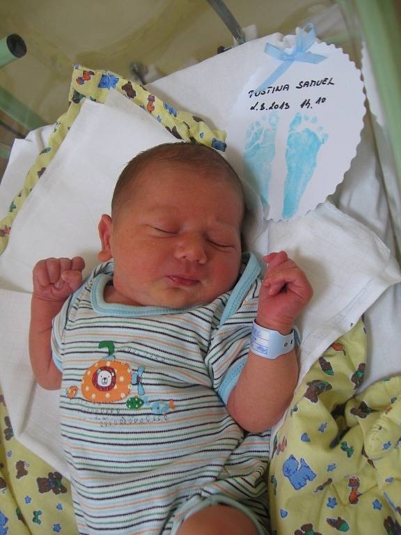 Samuel Pustina se rodičům Veronice a Jiřímu z Nové Vsi u Měšic narodil v mělnické porodnici 2. srpna 2013, vážil 3,89 kg a měřil 51 cm.