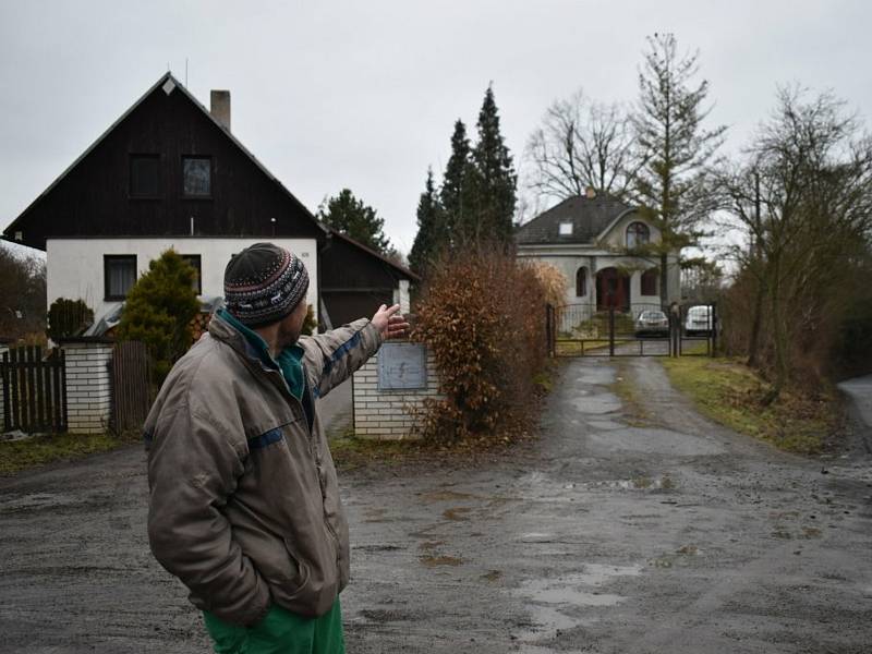 Poklidná obec Vysoká - Bosyně na Kokořínsku se stala v neděli dějištěm hrůzy. Mladá žena zde měla podle policie brutálně zavraždit svého partnera.