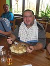 ZAŠEL NA SVÍČKOVOU A ZVÍTĚZIL. Vladimír Týc z Prahy zvládl sníst celkem dvacet čtyři knedlíků.