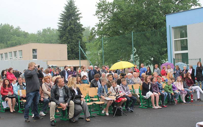 SOŠ a SOU Neratovice oslavila ve svém areálu 20 let od založení.