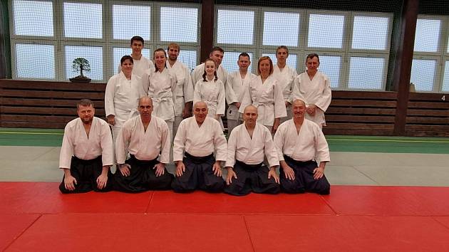 Aikido Ikeda dojo Kralupy působí i v mělnické Sportovní ulici.