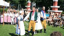 Folklorní festival na koupališti ve Mšeně.