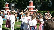 Folklorní festival na koupališti ve Mšeně.