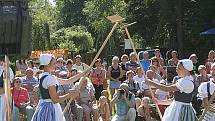 Folklorní festival na koupališti ve Mšeně.