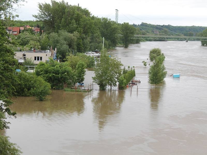 Neděle 2. června, Vltava v Kralupech.