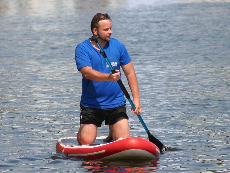 Závody paddleboardech v Neratovicích