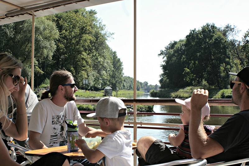 Výletní loď Fidelio brázdí Labe na Mělníku od května do konce září, a to od čtvrtka do neděle. Vyhlídkové plavby poskytují zájemcům nevšední zážitek.