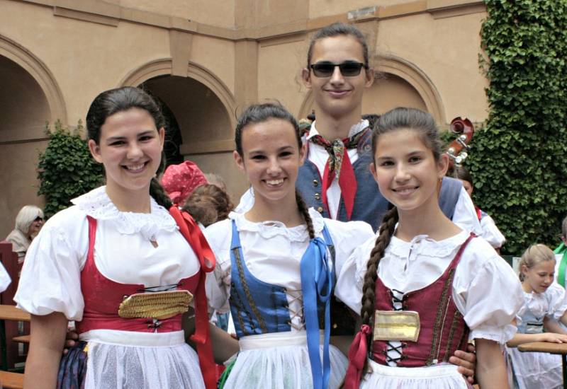 Mělník ožil letos již po jedenadvacáté folklórním festivalem Mělnický Vrkoč, který každý rok nabízí pestrou škálu lidových tradic z různých koutů republiky.