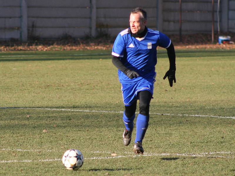 OP, 13. kolo: SK Labský Kostelec (v modrém) - Sokol Záryby B 10:0.