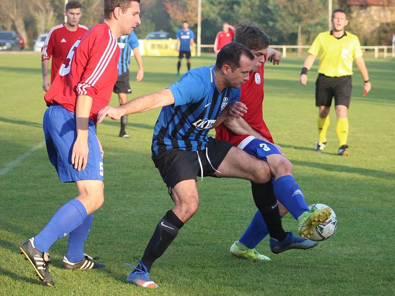 I. B třída: Slovan Velvary B (v červeném) - Slavoj Stará Boleslav (0:8)