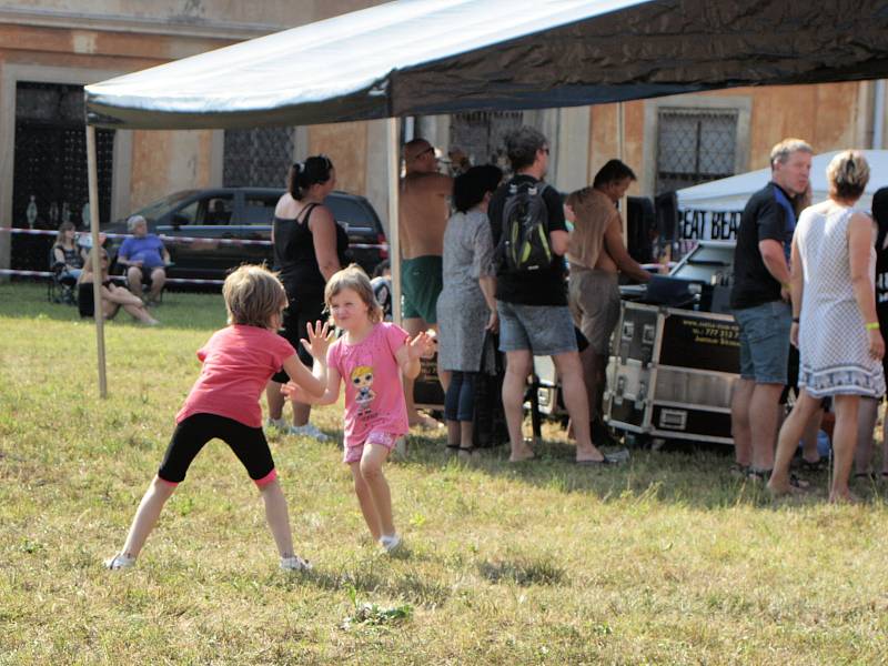 Festival otevřel brány zámku Hořín.