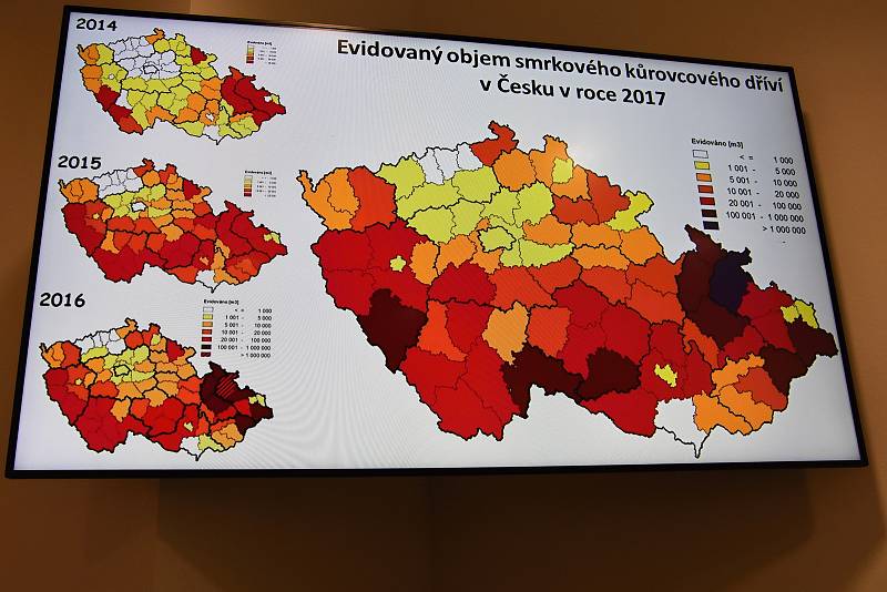 Lesnický seminář věnovaný boji s kůrovcem, který ve středu uspořádal odbor životního prostředí Krajského úřadu Středočeského kraje, se setkal s mimořádným – a po pravdě až nečekaným – ohlasem.