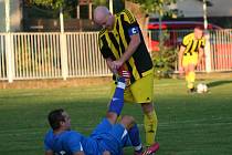 IV. třída: Velký Borek B (v modrém) - ST Všetaty/Čečelice (3:2 po penaltovém rozstřelu)