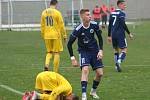 Fotbal, divize B, 14. kolo, Sokol Libiš (v modrém) vs. Neratovice 0:1 na penalty.