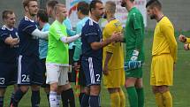 Fotbal, divize B, 14. kolo, Sokol Libiš (v modrém) vs. Neratovice 0:1 na penalty.