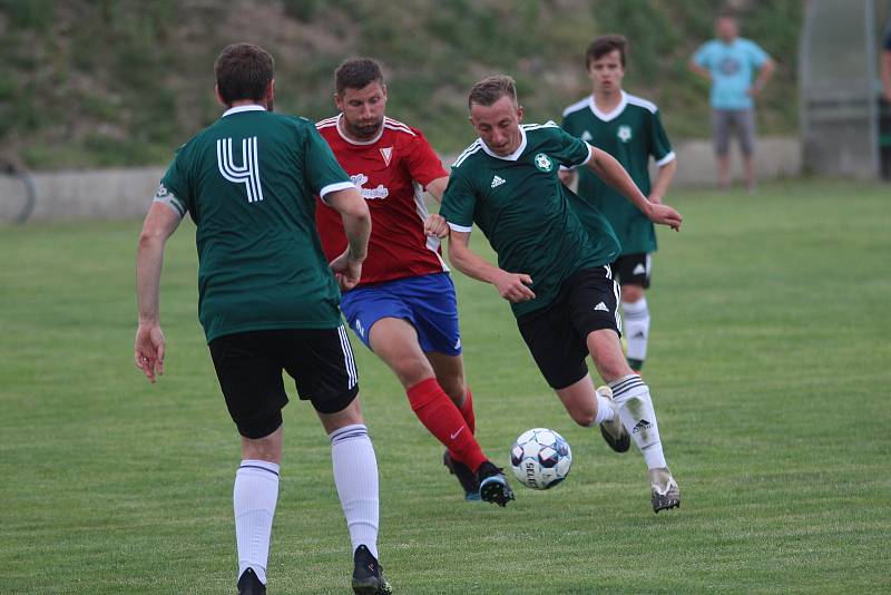 Okresní přebor, 24. kolo: FK Vysoká (červené dresy) - Sokol Čečelice (0:8)