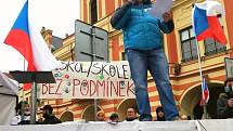 Demonstrace v Mělníku proti opatřením ve školách.