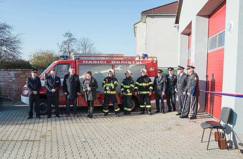 V Obříství byla slavnostně otevřena nová hasičská zbrojnice.