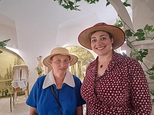 Paní Růžičková a paní Polívková ze 70. let 20. století vtáhnou návštěvníky do děje.