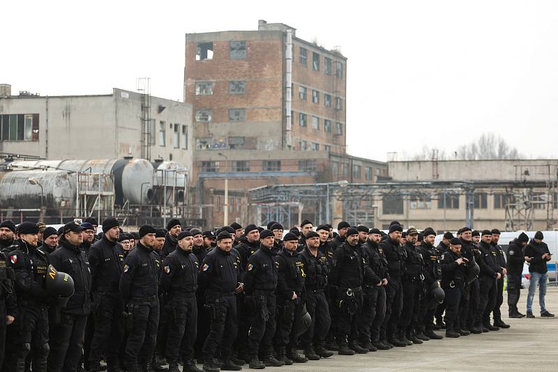 Taktické policejní cvičení v areálu Spolany Neratovice ve čtvrtek 17. března 2022.