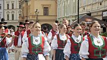 Mělník ožil letos již po jedenadvacáté folklórním festivalem Mělnický Vrkoč, který každý rok nabízí pestrou škálu lidových tradic z různých koutů republiky.