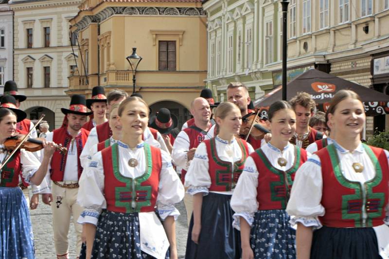 Mělník ožil letos již po jedenadvacáté folklórním festivalem Mělnický Vrkoč, který každý rok nabízí pestrou škálu lidových tradic z různých koutů republiky.