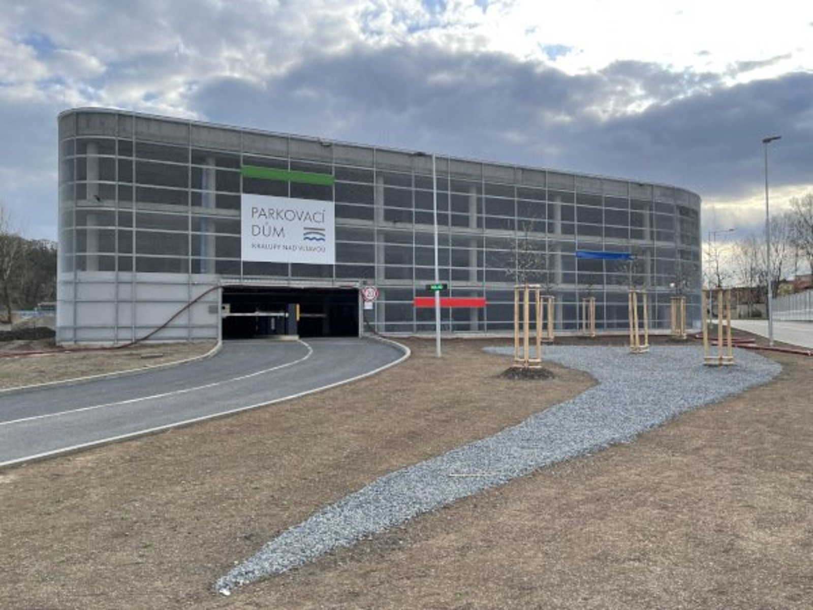 FOTO: Nový parkovací dům i autobusový terminál město představí veřejnosti -  Mělnický deník