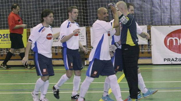 Z futsalového utkání Olympik Mělník - KO Praha.