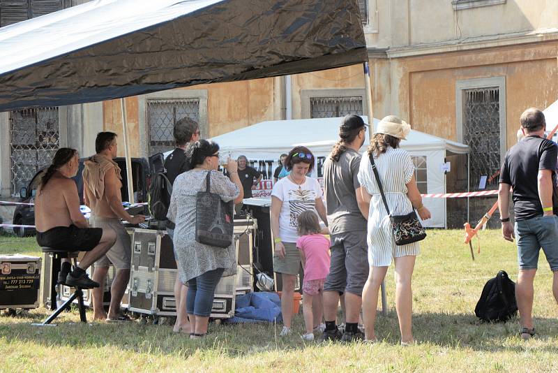 Festival otevřel brány zámku Hořín.